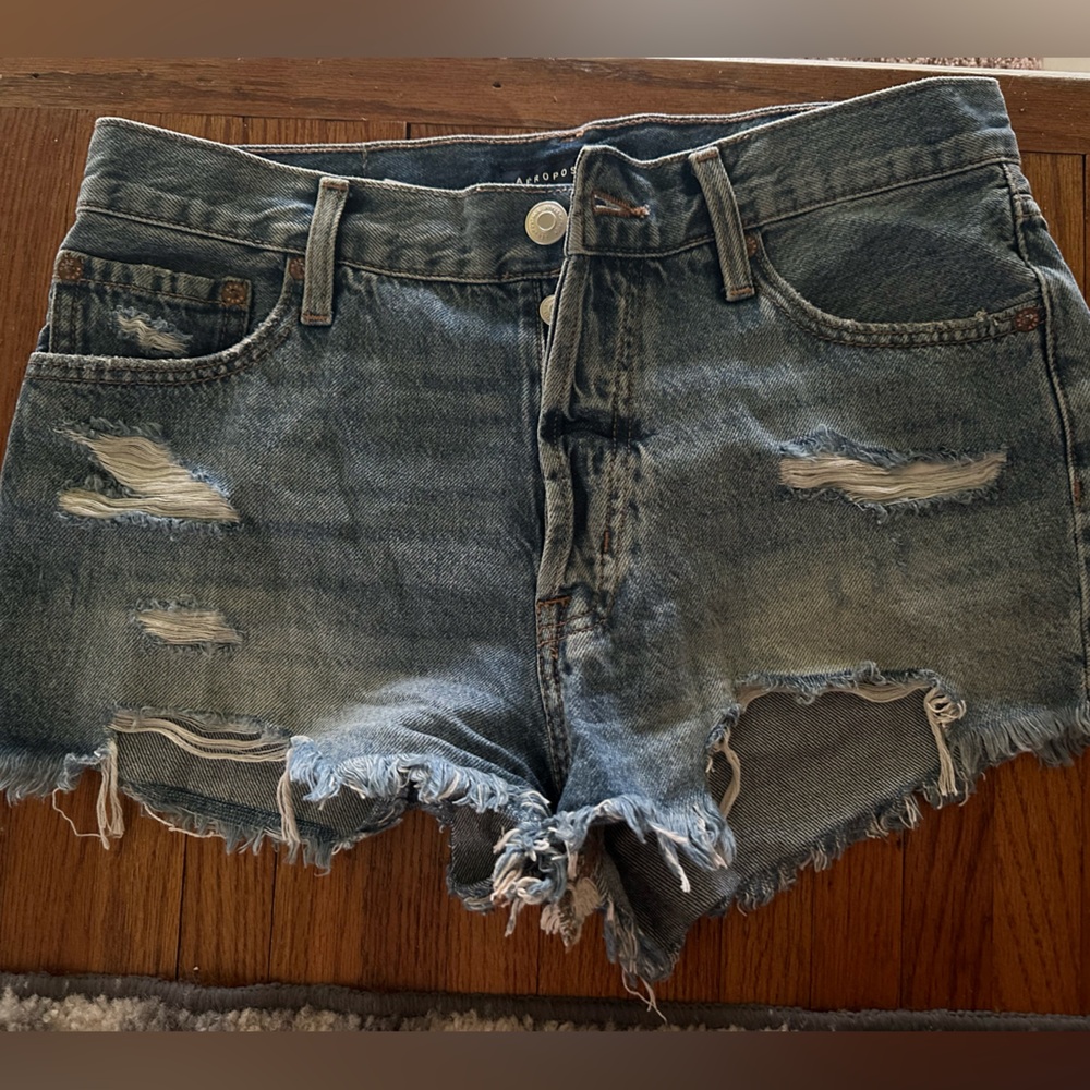 Aeropostale Midi rise boyfriend denim shorts.